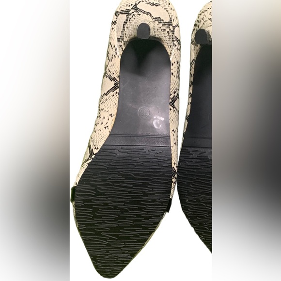 Limelight brand Black & White snake python print kitten heel pumps shoe sz 7 - Picture 10 of 11